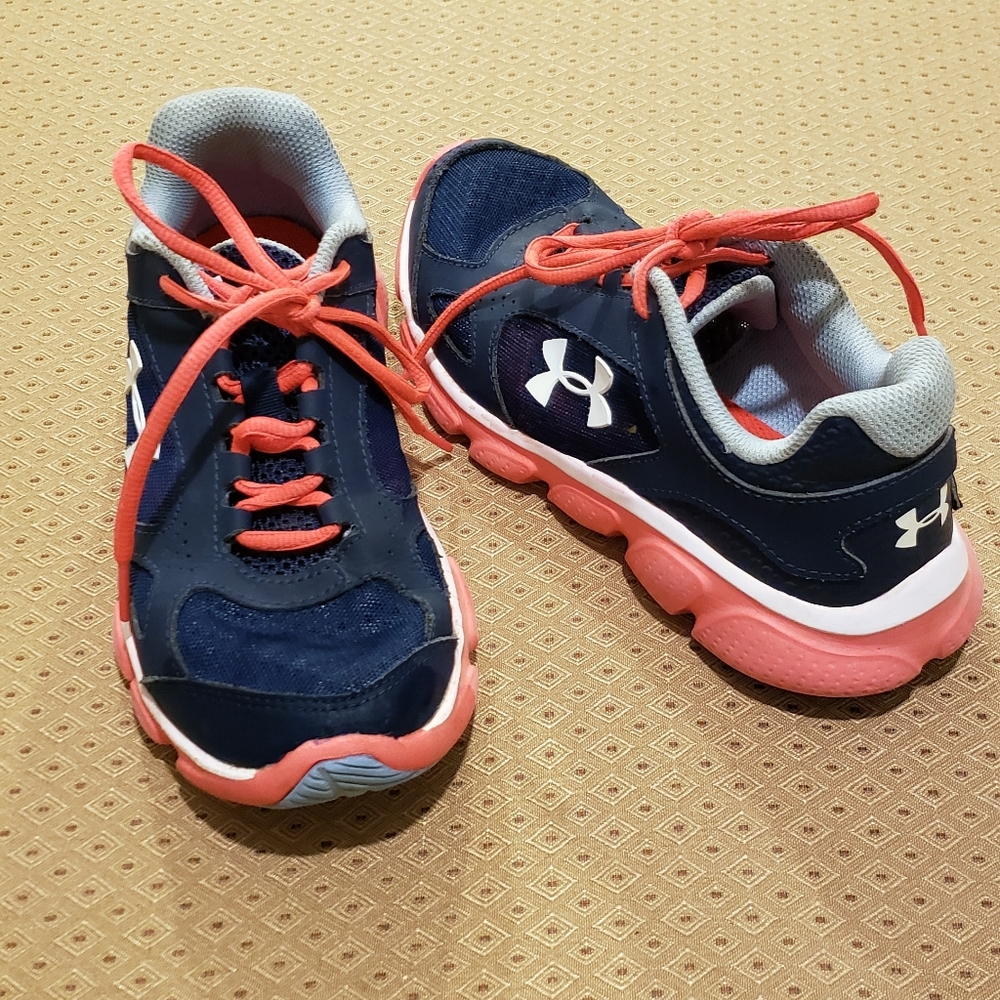 Youth Girl's Under Armour Tennis Shoes Size 2.5